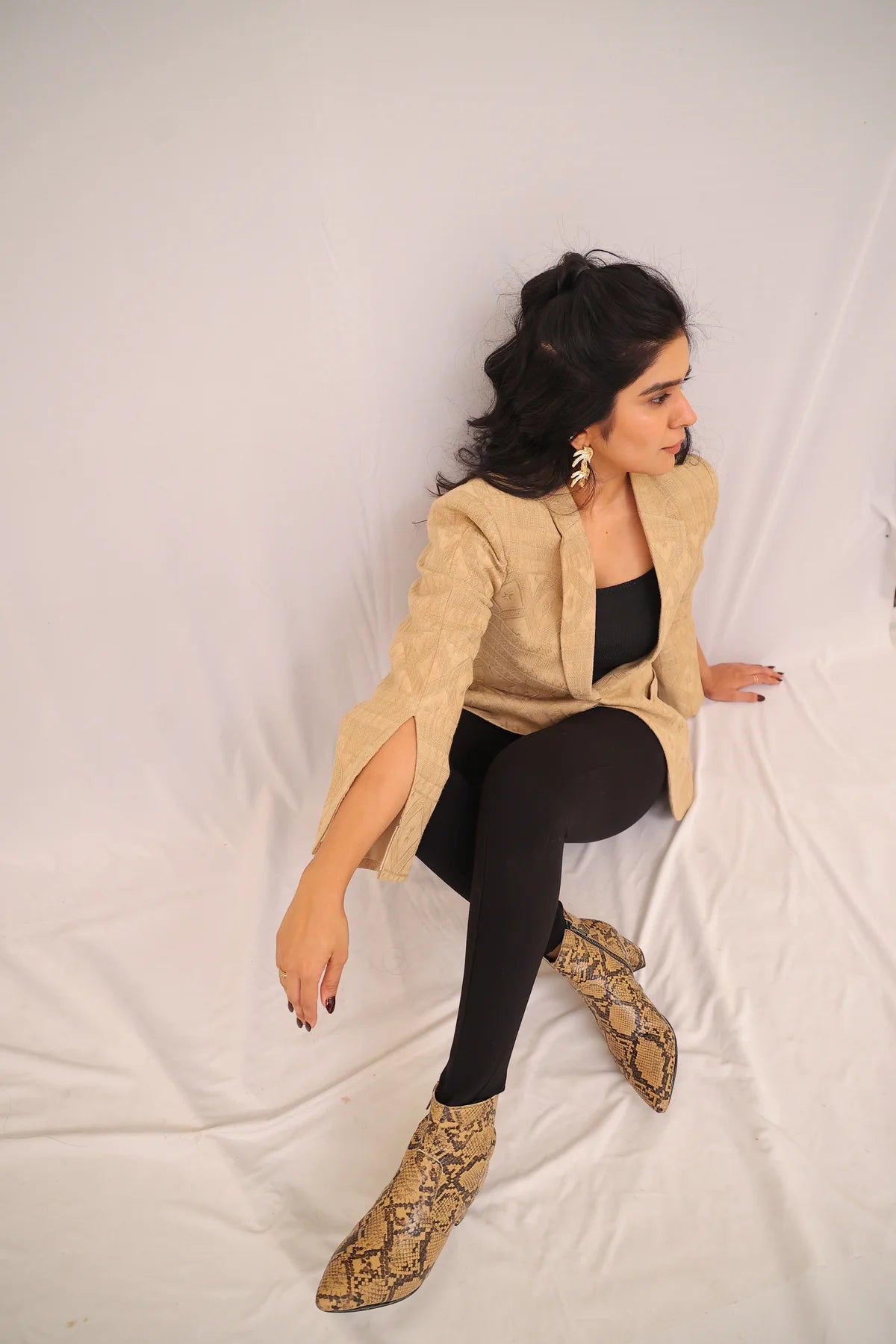 Golden Dusk – Slit Sleeve Statement Blazer