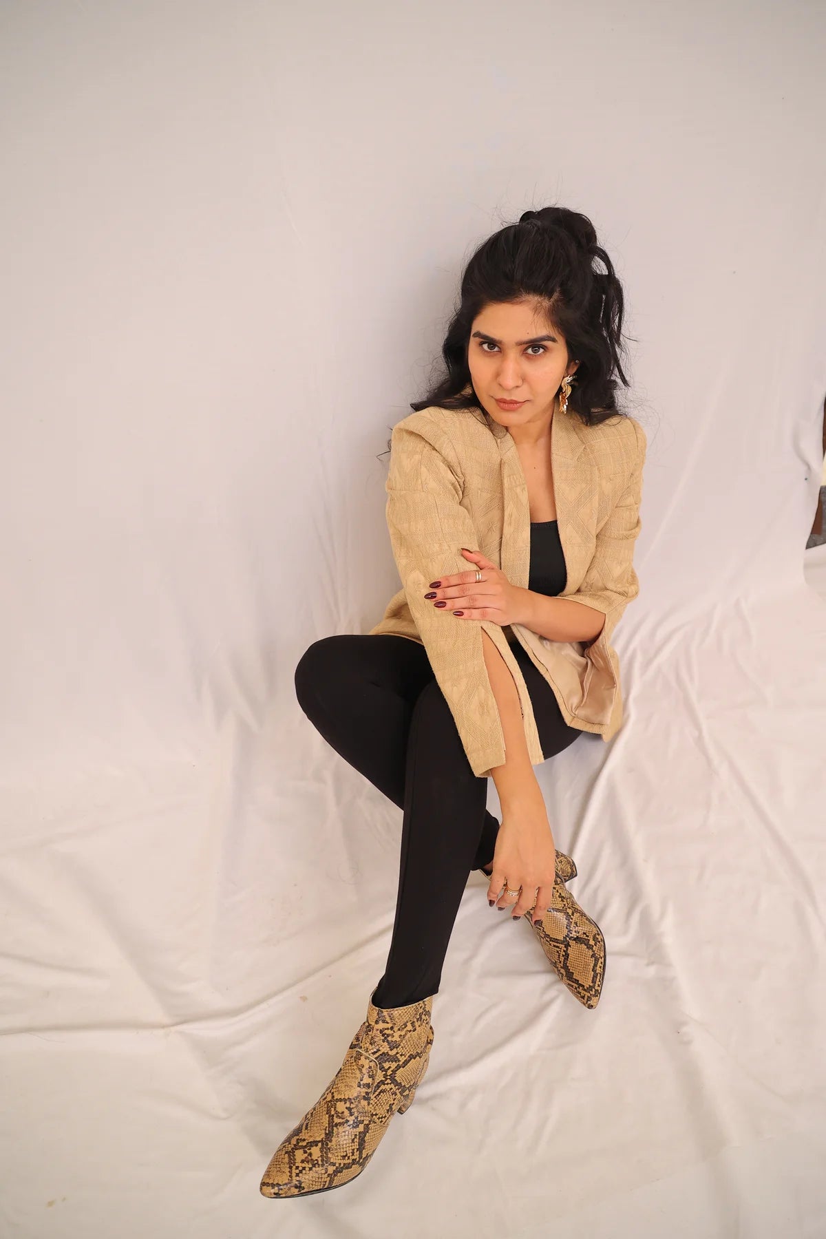 Golden Dusk – Slit Sleeve Statement Blazer