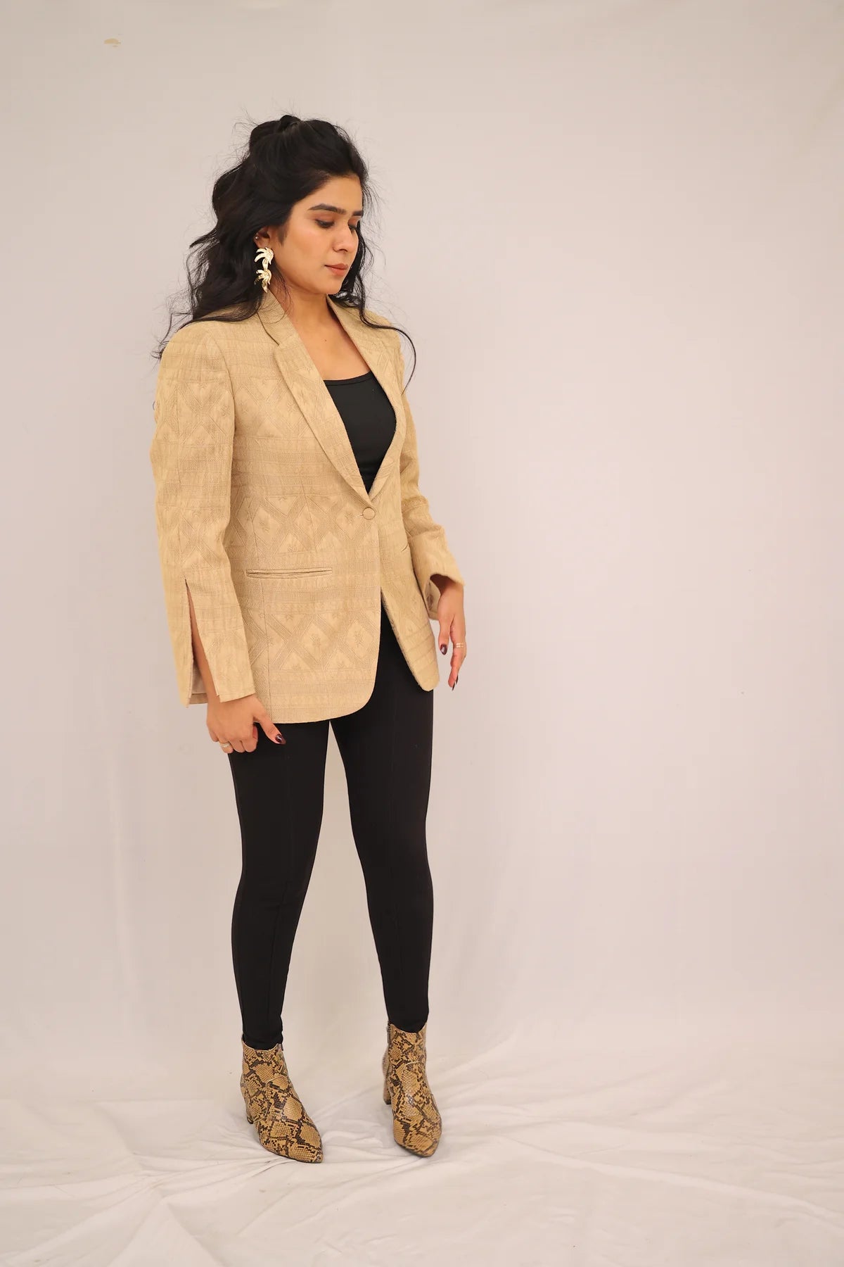 Golden Dusk – Slit Sleeve Statement Blazer